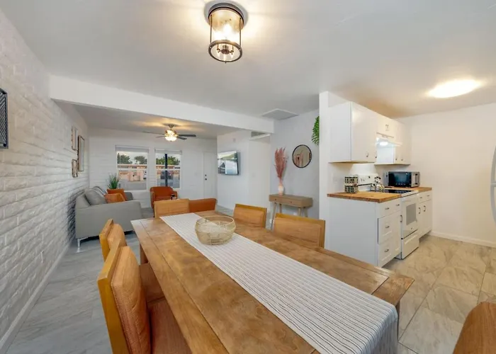 Central, Remodeled, 3 Bedroom 2 Ba, Fenced Tucson