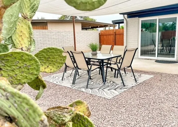 Central, Remodeled, 3 Bedroom 2 Ba, Fenced