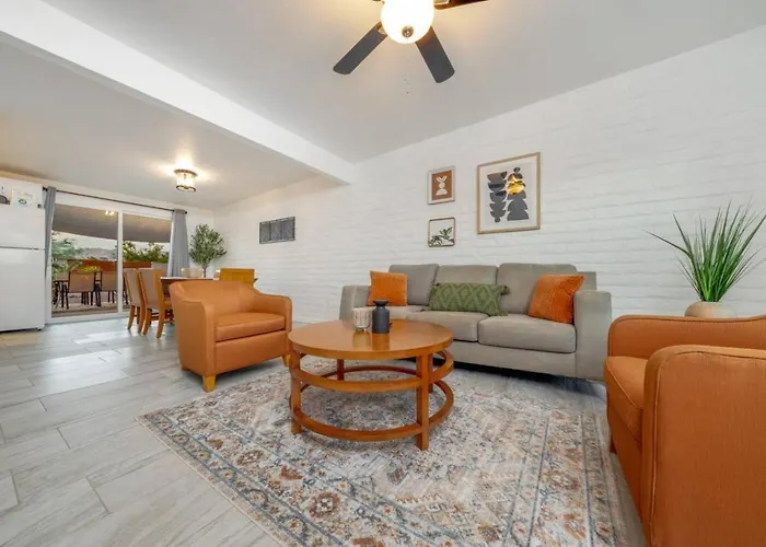Dom wakacyjny Central, Remodeled, 3 Bedroom 2 Ba, Fenced Tucson