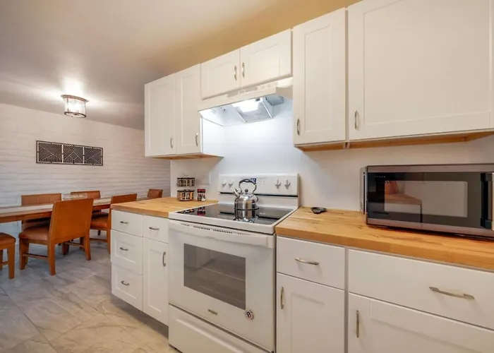 Central, Remodeled, 3 Bedroom 2 Ba, Fenced * Tucson