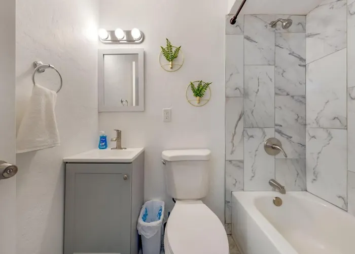Central, Remodeled, 3 Bedroom 2 Ba, Fenced Dom wakacyjny *