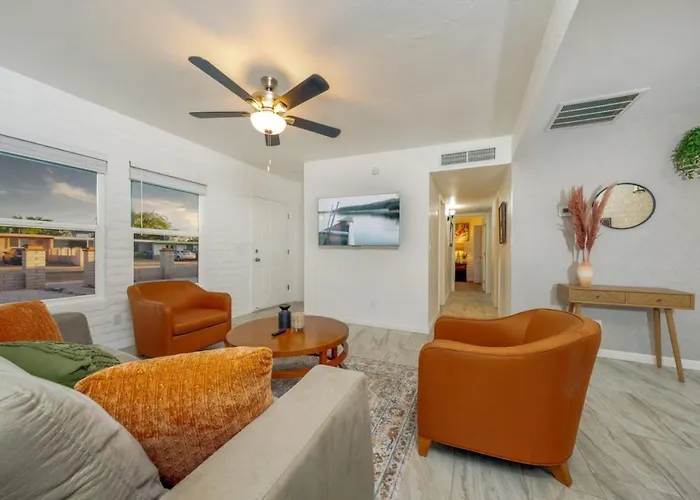 Dom wakacyjny Central, Remodeled, 3 Bedroom 2 Ba, Fenced *